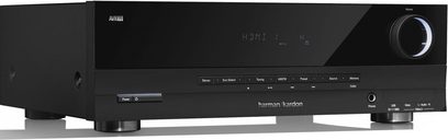 Amplificatore home theater Harman Kardon AVR 70 nero, vista frontale, display LED blu, pulsanti e manopole sulla facciata