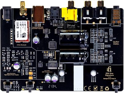 iFi Audio Zen One Signature audio DAC konvertors, skats no augšpuses, drukātā shēma ar elektroniskajām detaļām