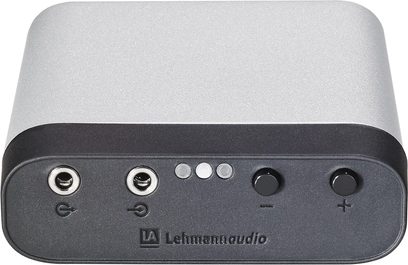 Lehmann Audio Traveller sidabrinės spalvos ausinių stiprintuvas, priekinis vaizdas, apvalios pilkos metalinės spalvos korpusas, 2 kištukiniai lizdai, 3 sukamieji rankenėlės