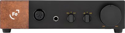 Передпідсилювач для навушників Ferrum Audio OOR, передня панель з дерева, задня панель чорного кольору з роз'ємами XLR і jack, регулювальні кнопки