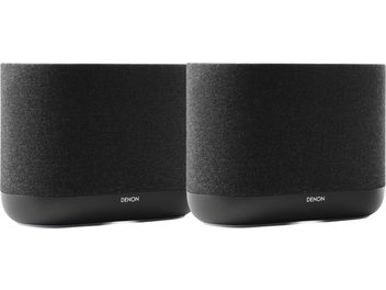 Dviejų anglies spalvos belaidžių kolonėlių Denon Home 400 rinkinys, vaizdas iš priekio su juodu tekstiliniu fasadu ir užapvalintu pagrindu