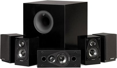 Sada kompaktních reproduktorů Energy Take Classic v černé barvě, 5 krychlových satelitů a 1 subwoofer, pohled zepředu