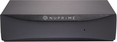 Síťový audio přehrávač Nuprime Omnia Stream Mini v černé barvě, pohled zepředu, protáhlý obdélníkový tvar, stříbrné logo na horní straně