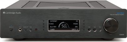 Hi-fi stereo zesilovač Cambridge Audio Azur 851A černý, pohled zepředu, modrý LCD displej, stříbrná tlačítka a ovládací kolečko