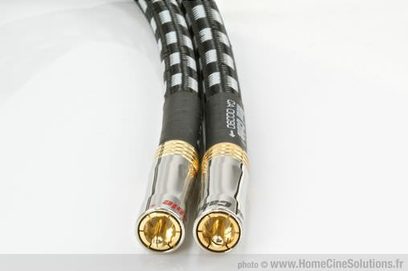RCA analog lydkabel Real Cable CA OCC 90 0,75m, guldbelagte stik, sort kappe, nærbillede af enderne