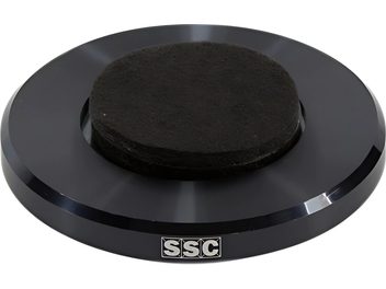 Piatto Matchpoint 100 nero SSC, vista dall'alto, disco nero lucido con bordo rialzato e logo SSC argentato