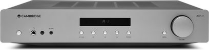 Ampli hi-fi stereo Cambridge Audio AX-A35 stříbrný, přední panel s tlačítky, displejem, konektorem pro sluchátka a ovládacím kolečkem hlasitosti