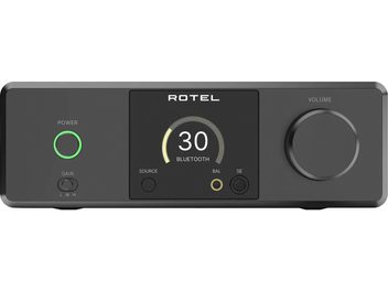 Preamplificador de auriculares de alta fidelidad Rotel DX-3 negro con carcasa metálica, vista frontal, pantalla central retroiluminada con indicador circular, gran dial de volumen a la derecha y botón de encendido rodeado de luz verde a la izquierda