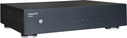 ArtSound AMP-850 Multiroom- oder Multi-Zonen-Verstärker, Dreiviertelansicht von vorne, schwarzes Gehäuse, 8 nummerierte Knöpfe, silberne Füße