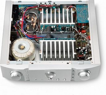 Marantz PM-15S1 Integrated Amplifier in Silber, Draufsicht mit geöffneter Abdeckung, die die internen Komponenten und Leiterplatten zeigt
