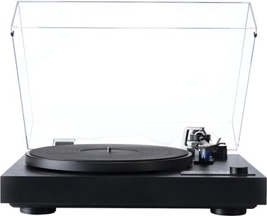 Zwarte Dual CS 618 Q hi-fi platenspeler van hout en metaal, zwart rond draaiplateau, zwarte toonarm met blauwe cartridge, transparante opgeklapte stofkap, draaiknop rechtsvoor, vooraanzicht