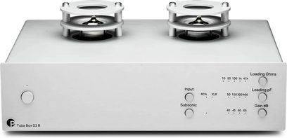 Phono-forforstærker Pro-Ject Tube Box S3 B sølv, sølvkabinet med to synlige rør på toppen set forfra