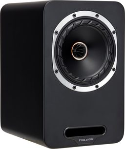 Reproduktor Fyne Audio Cubitt 5 v černém laku, pohled z tříčtvrtečního profilu, s koaxiálním reproduktorem a předním bassreflexovým nátrubkem
