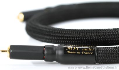 MPC Audio Absolute digitalt RCA-lydkabel, sort flettet kappe, forgyldte RCA-stik, nærbillede af den ene ende
