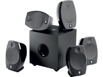 Sada kompaktních reproduktorů Focal Sib Evo 5.1 černá, 5 satelitních reproduktorů a 1 krychlový subwoofer, pohled zepředu