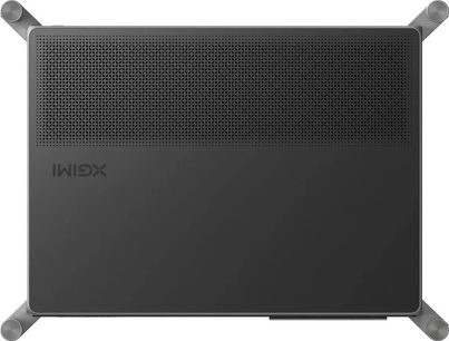 Videoproiettore XGIMI Titan nero Pro, vista posteriore con ampia griglia di ventilazione e quattro piedini inclinati
