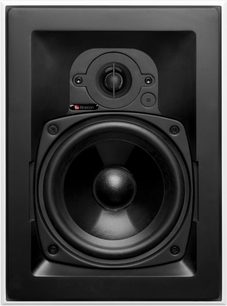 Boston Acoustics HSi275 højttaler, set forfra, mat sort firkantet kabinet med rund, blank sort højttaler i midten