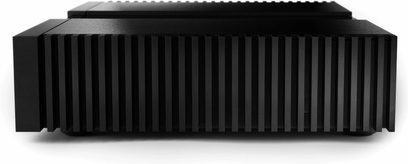 Naim Audio NAP 350, amplificatore di potenza hi-fi, vista frontale, chassis in alluminio nero anodizzato, alette di dissipazione verticali, superficie scanalata, piedini in gomma discretamente integrati