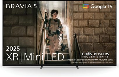 Sony BRAVIA 5 K65XR5 sort, slank ramme i børstet metal, flad XR Mini LED-skærm med reklamebillede, to slanke fødder, set forfra