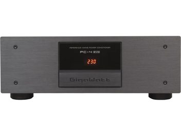 Conditionneur ρεύματος GigaWatt PC-4 EVO, πρόσοψη από βουρτσισμένο γκρι αλουμίνιο με κεντρική πορτοκαλί ένδειξη 230