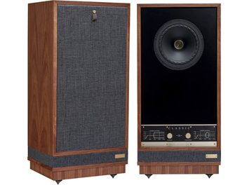 Două boxe coloane Fyne Audio Classic X din nuc, din lemn văzute din față, grilă din țesătură gri și difuzor coaxial, 2 butoane