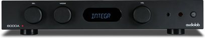 Stereo hi-fi integreret forstærker Audiolab 6000A sort med rektangulær front, 3 cirkulære knapper, centralt display, der viser "INTEGR".