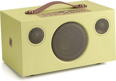 Diffusore connesso Audio Pro C5 MKII W Classic giallo pallido, con tre griglie rotonde e una maniglia marrone sulla parte superiore
