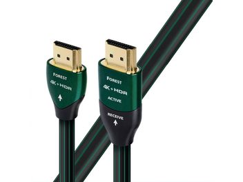 Zwei vergoldete HDMI-Anschlüsse von Audioquest Forest 4K+HDR Active/Receive auf grünen und schwarzen Kabeln, Nahaufnahme der Enden