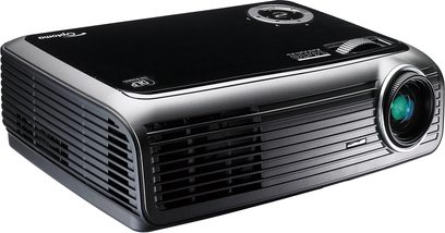 Optoma EW628 sort videoprojektor, set forfra, linse til højre, ventilationsriste, kontrolknapper øverst