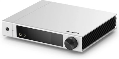 Matrix Audio Element M2 netværksafspiller i børstet sølvfarvet aluminium, set fra højre forfra i trekvart vinkel, sort front med centralt display, dobbelte forgyldte hovedtelefonudgange, stor sort volumenkontrol og sort sidekøler med ribber