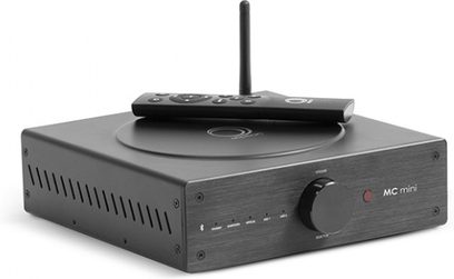 Sort Elipson MC MINI stereoforstærker set forfra, frontpanel i børstet aluminium med knapper og kontrolhjul, Wi-Fi-antenne