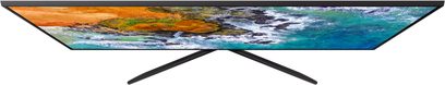 Samsung UE50NU7475 ultraflat TV, rektangulært skjerm, tynn svart ramme, X-formet sentralfot, abstrakt fargebilde