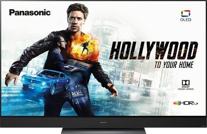 Panasonic TX-55GZ2000E OLED-TV, der viser en actionscene med en mand og en blå bil i nærbillede
