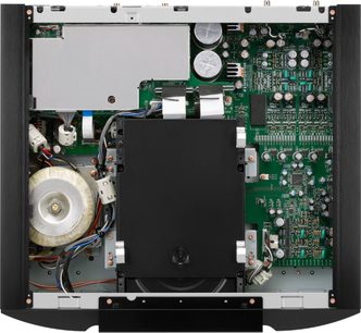 Indvendigt syn af en åben sort Marantz SA-12SE CD-afspiller, der viser de elektroniske komponenter og læsemekanismen