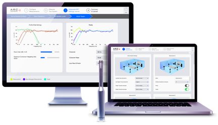 To åbne bærbare computere, der viser grafer og konfigurationsindstillinger for en software kaldet ARC