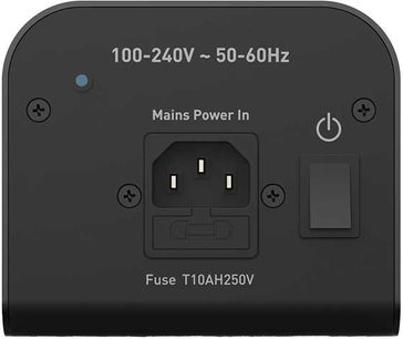 IsoTek V5 Syncro Uni 10 şebeke kondisyoneri siyah, arka görünüm, merkezi şebeke giriş konnektörü, sağda basmalı anahtar, beyaz metin