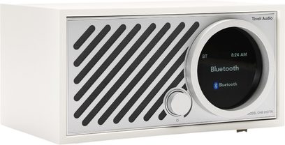 Tivoli Model One Digital bordradio, hvid plast og sølvmetal, rundt Bluetooth-display, sort diagonalgitter