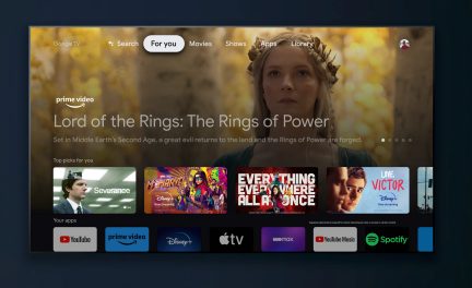 Google TV liides, mis kuvab filmide ja seriaalide soovitusi, koos rakendustega YouTube, Prime Video, Disney+, Apple TV