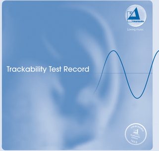 Blå brochure ClearAudio Trackability Test Record med hvid sinusbølgegrafik og ClearAudio-logo øverst til højre