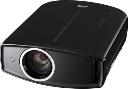 JVC DLA-HD950 sort videoprojektor, let skråt forfra, centreret linse, ventilationsgitter til højre