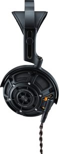 Cuffie cablate aperte Yamaha YH-5000SE, nero metal e pelle, padiglione visto di profilo con griglia e cavo intrecciato
