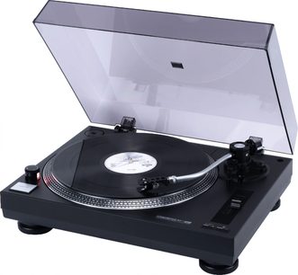 Platan vinil hi-fi Reloop RT-1 BT cu capac transparent deschis, platou negru, braț de citire argintiu și disc de vinil negru