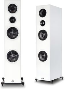 Dois alto-falantes coluna PSB Imagine T54 brancos laqueados, vistos de frente e 3/4, com 3 woofers e tweeter central, bases com pinos