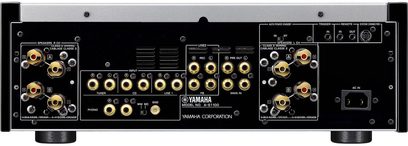 Yamaha A-S1100 sort højglanslakeret stereoforstærker, set forfra, med forgyldte stik, sølvfarvede knapper og drejeknapper