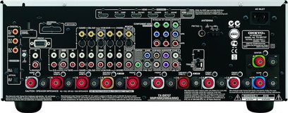 Onkyo TX-SR707 kotiteatterivahvistin, takanäkymä, lukuisia audio/videoliitäntöjä kuten HDMI, komponentti, optiset, koaksiaalit ja kaiutinliitännät