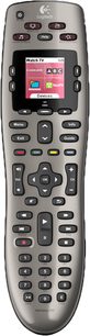 Logitech Harmony 650 universal fjernbetjening i gråmetallic, set forfra, med farve-LCD-skærm og mange knapper