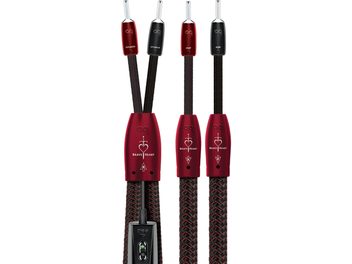 Cavo per altoparlanti Audioquest Brave Heart, guaina tessile intrecciata nero/rosso, spinotti a banana, custodia DBS 72V, vista frontale