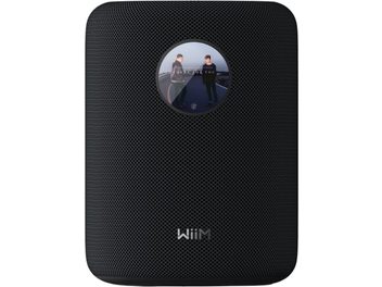 Cassa WiiM Sound Display nera, griglia in tessuto a maglia, schermo circolare dell’album al centro, vista frontale