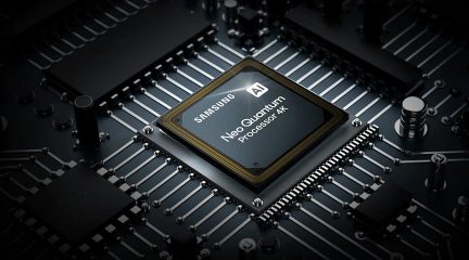 Samsung Neo Quantum 8K-processor vooraanzicht, zwarte behuizing, gouden opschrift