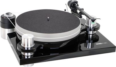 Hi-fi vinilni gramofon Block PS-100+ črne barve, pravokotno ohišje v črnem lakiranem finišu, okrogel srebrn krožnik na črni filcani podlagi, črna aluminijasta ročica za predvajanje na desni strani, ločen motor in srebrne cilindrične nogice, pogled s sprednje strani pod kotom